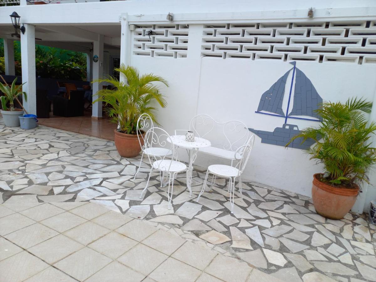 Apartamento Coquet F2 Climatise Avec Piscine Au Lamentin Le Lamentin Exterior foto