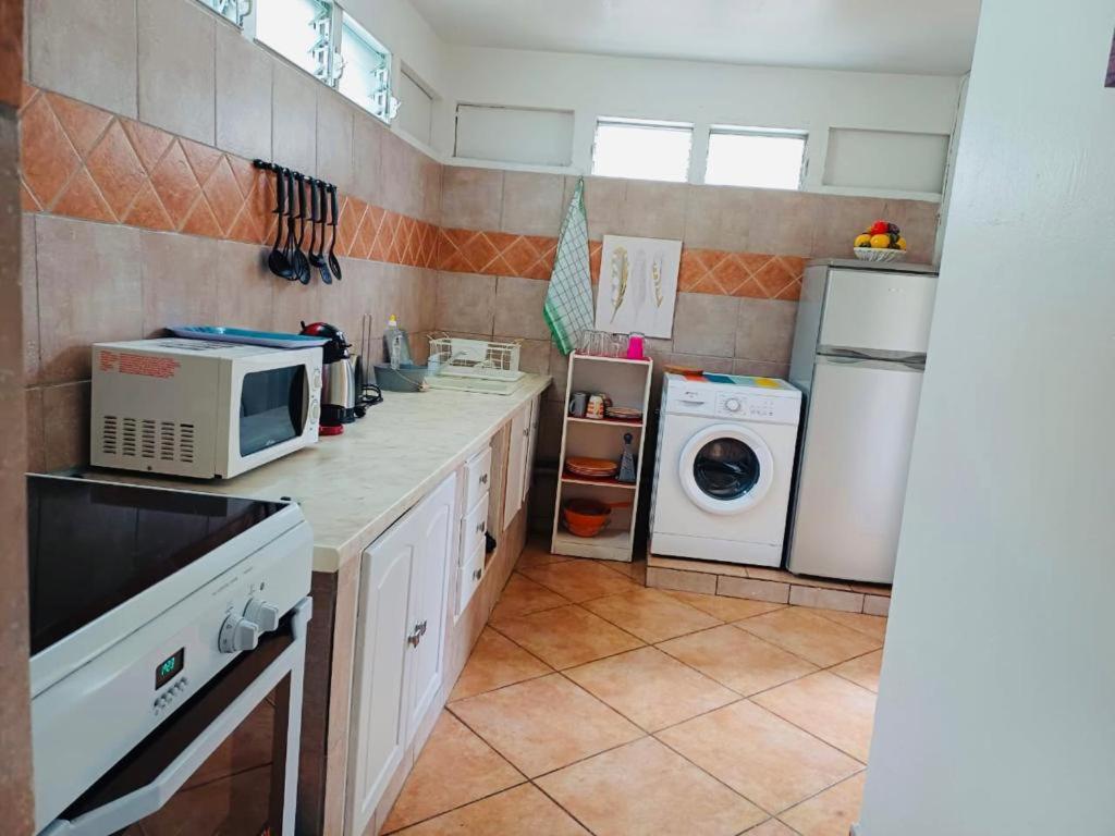 Apartamento Coquet F2 Climatise Avec Piscine Au Lamentin Le Lamentin Exterior foto