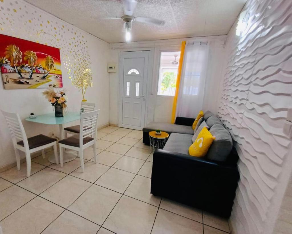 Apartamento Coquet F2 Climatise Avec Piscine Au Lamentin Le Lamentin Exterior foto