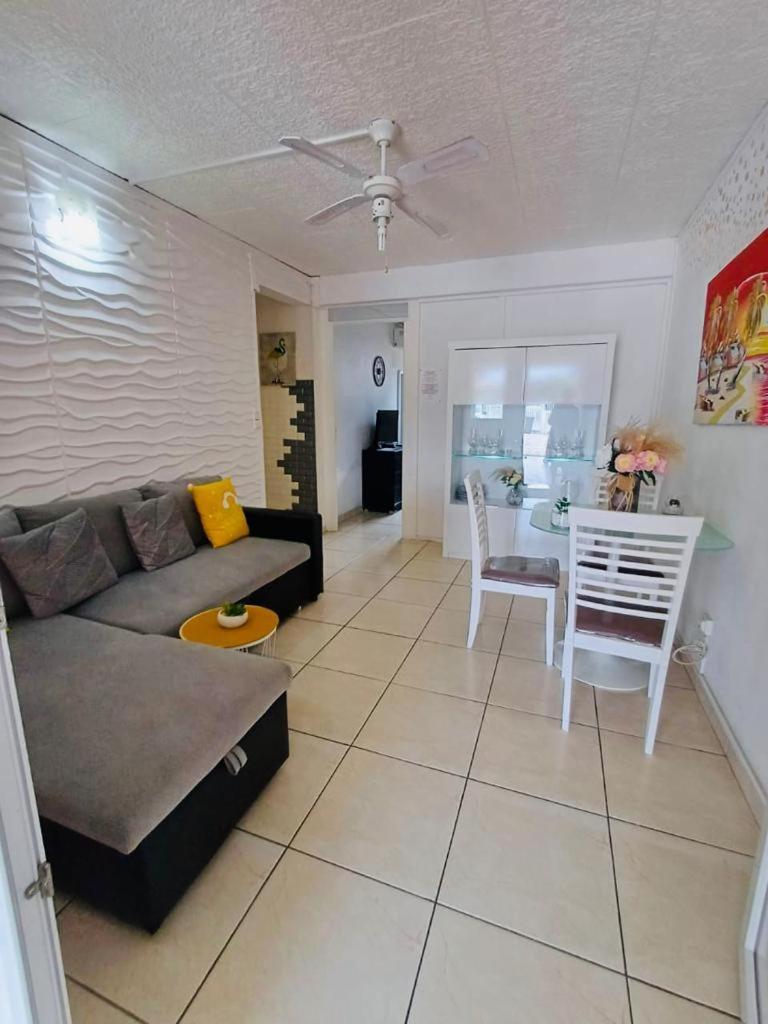 Apartamento Coquet F2 Climatise Avec Piscine Au Lamentin Le Lamentin Exterior foto